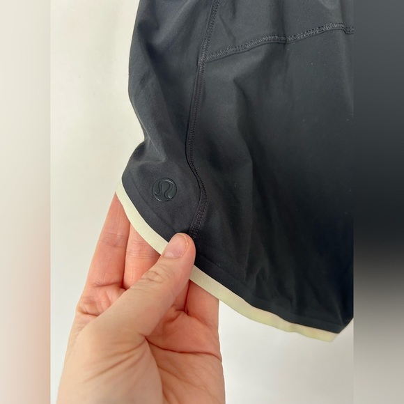 Lululemon Black/Lavender Speed Up Microfiber Striped Lining Running Shorts SZ 8 - Picture 7 of 8